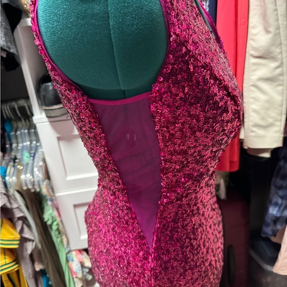 Gown - Picture 4 of 7